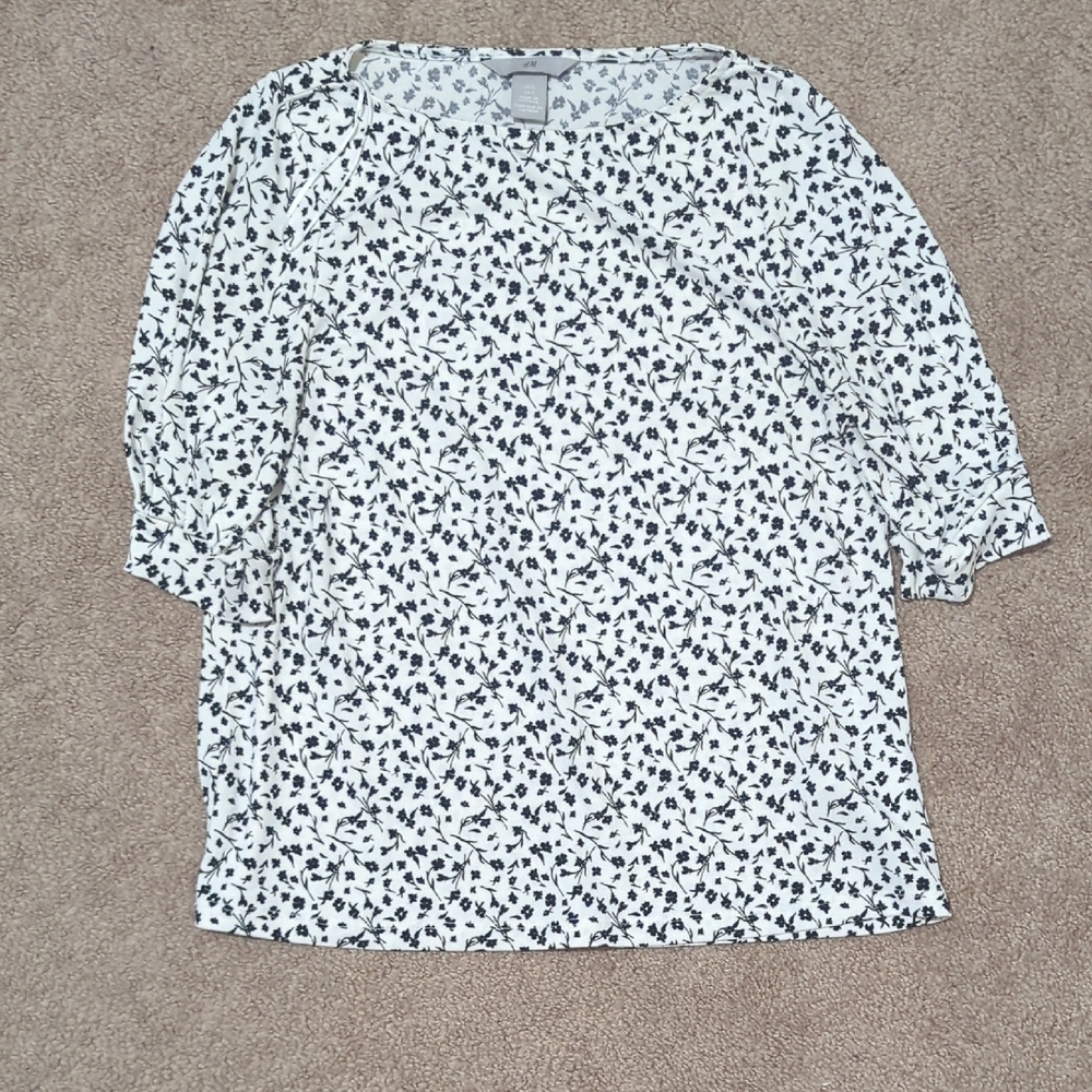 Women's Black and White Patterned Top